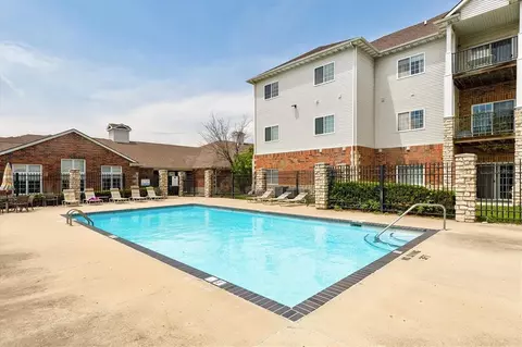 6255 Beechtree Dr #1302, West Des Moines, IA 50266