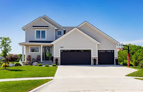 3810 Woodland Ct, Waukee, IA 50263