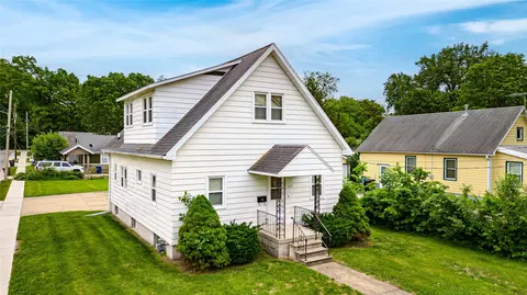 689 40th St, Des Moines, IA 50312