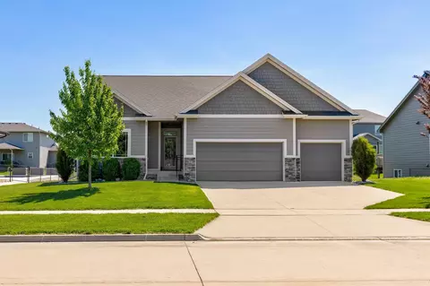 825 NE Jaguar Ln, Waukee, IA 50263