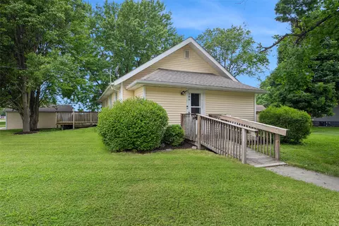 306 3rd Ave SW, Altoona, IA 50009