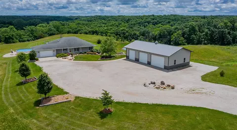 13186 Clearview Ct, Moravia, IA 52571