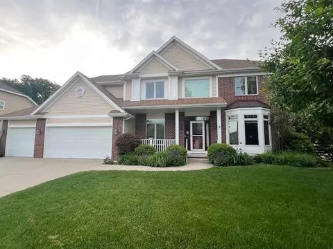 4002 Edgewater Dr, Ames, IA 50010