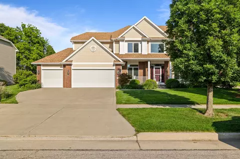 4002 Edgewater Dr, Ames, IA 50010