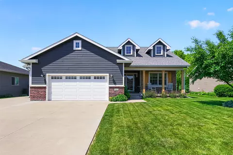 4940 Andrews Pl, Pleasant Hill, IA 50327