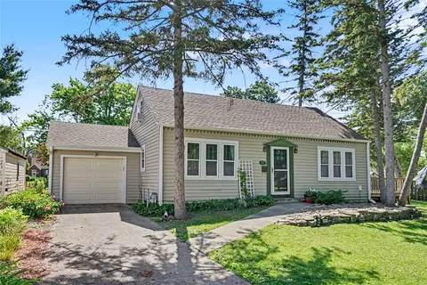 2721 48th Pl, Des Moines, IA 50310