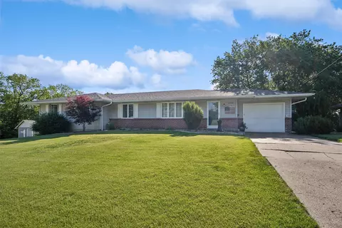 1005 S Roche St, Knoxville, IA 50138