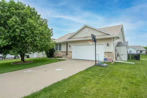 1111 Green Hills Dr, Norwalk, IA 50211