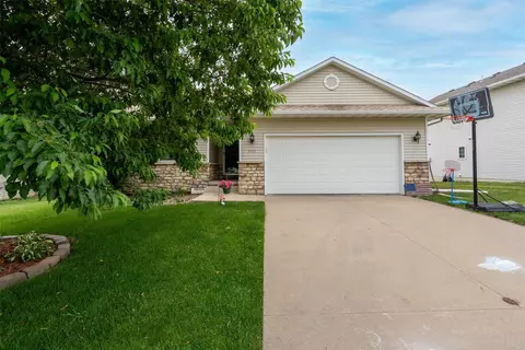 1111 Green Hills Dr, Norwalk, IA 50211