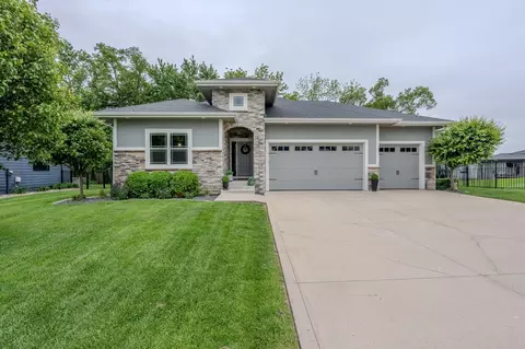 2848 Prairie Rose Dr, Norwalk, IA 50211