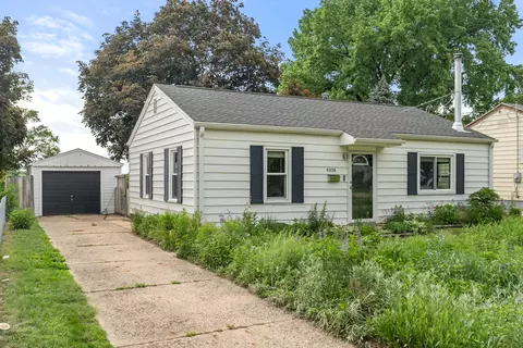 4036 15th St, Des Moines, IA 50313