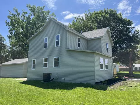 325 SW School St, Ankeny, IA 50023