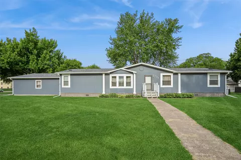 324 S Adair St, Stuart, IA 50250