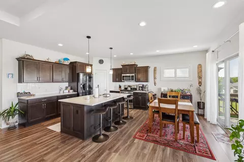 8707 Long Meadow Dr, Johnston, IA 50131