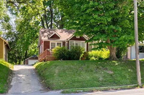 5626 University Ave, Des Moines, IA 50311