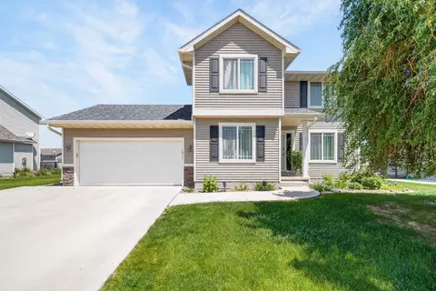 3009 SE Glenstone Dr, Grimes, IA 50111