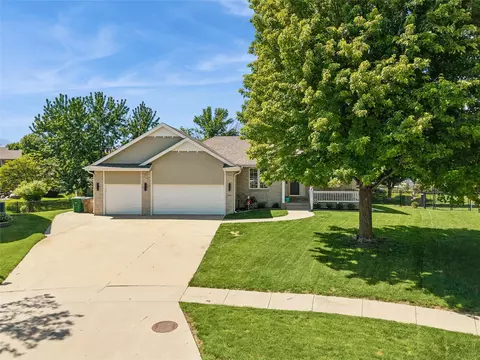 405 Plumwood Ct SW, Altoona, IA 50009
