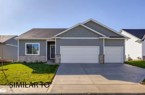 9407 Emilia Ln, West Des Moines, IA 50266