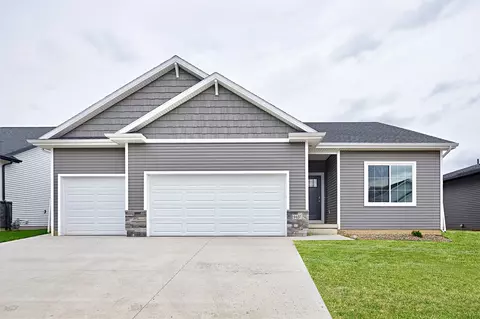 9407 Emilia Ln, West Des Moines, IA 50266