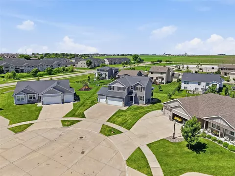 221 NE Avondale Ct, Ankeny, IA 50021