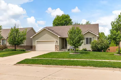 2070 SE Willowbrook Dr, Waukee, IA 50263