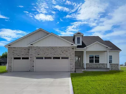 1129 1st St E, Altoona, IA 50009