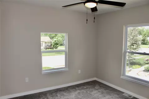 Bedroom - 1615 56th St, Des Moines, IA 50310 photo 9 of 14