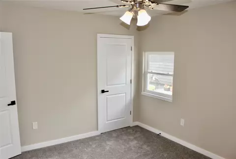Bedroom - 1615 56th St, Des Moines, IA 50310 photo 4 of 14