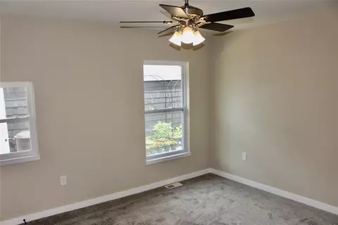 Bedroom - 1615 56th St, Des Moines, IA 50310 photo 1 of 14