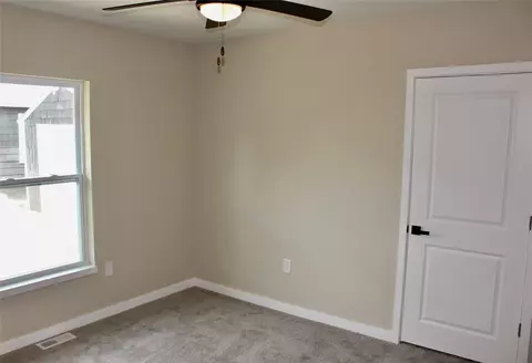 Bedroom - 1615 56th St, Des Moines, IA 50310 photo 5 of 14