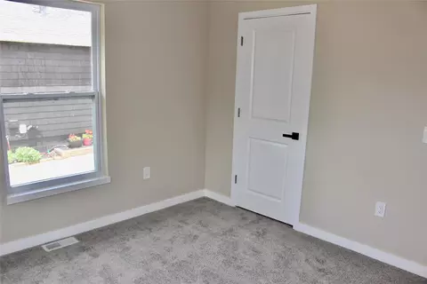 Bedroom - 1615 56th St, Des Moines, IA 50310 photo 10 of 14