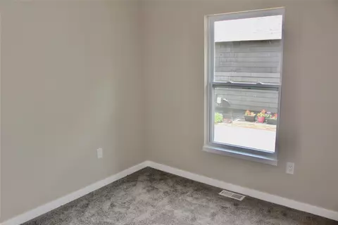 Bedroom - 1615 56th St, Des Moines, IA 50310 photo 8 of 14