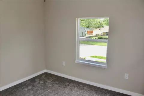 Bedroom - 1615 56th St, Des Moines, IA 50310 photo 12 of 14