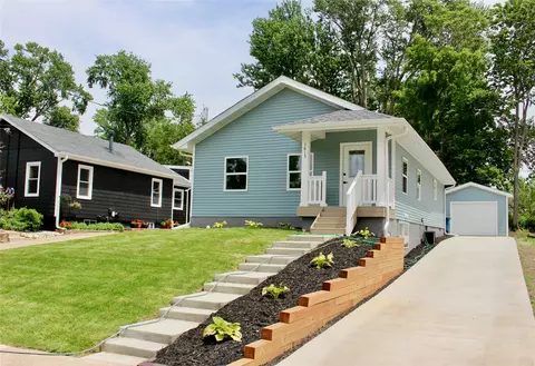1615 56th St, Des Moines, IA 50310