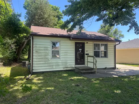706 E 21st Street Pl S, Newton, IA 50208