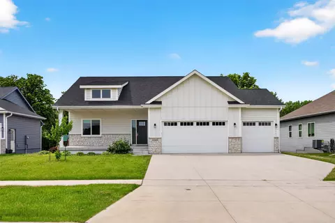 1500 Marina Cove Dr, Polk City, IA 50226