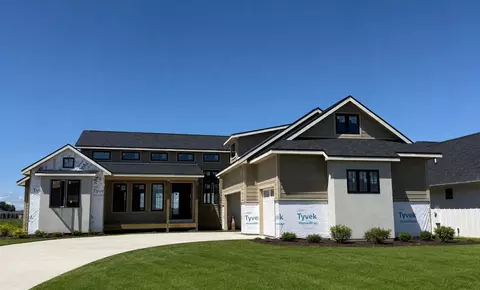 8289 Edgewood Ct, West Des Moines, IA 50266