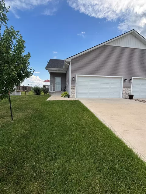 2704 Yordi Dr, Norwalk, IA 50211