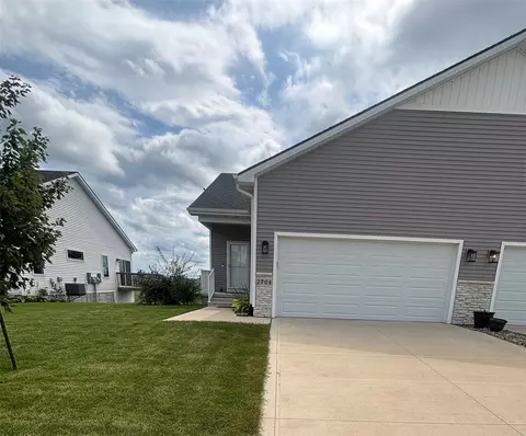 2704 Yordi Dr, Norwalk, IA 50211
