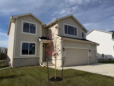 372 Napoli Ave, West Des Moines, IA 50266