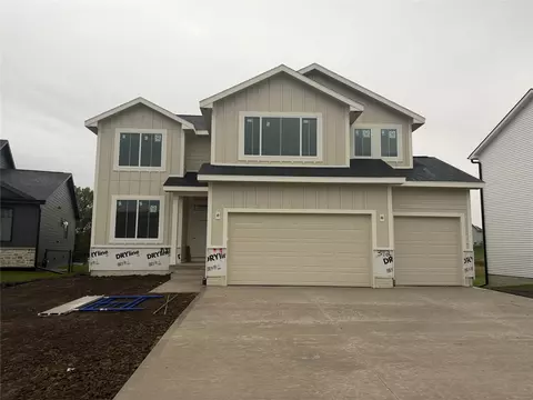372 Napoli Ave, West Des Moines, IA 50266