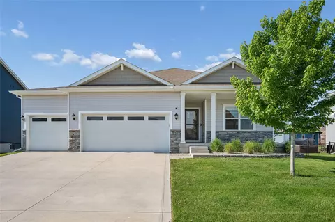 3207 NW Reinhart Dr, Ankeny, IA 50023