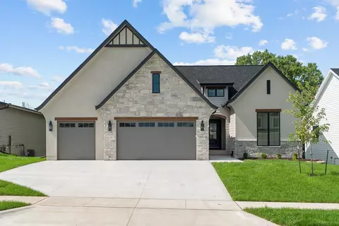 16511 Ironwood Ln, Urbandale, IA 50323