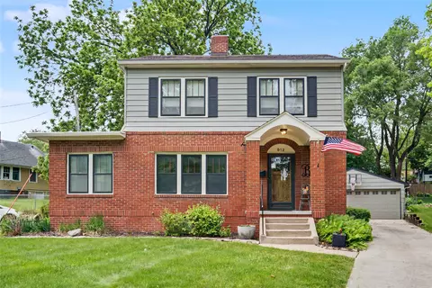 912 37th St, Des Moines, IA 50312