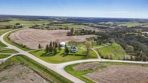 27048 500 St, Chariton, IA 50049
