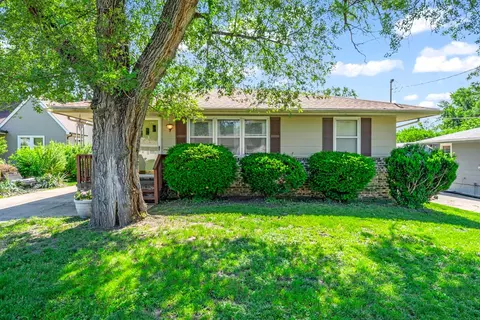 2425 E 42nd St, Des Moines, IA 50317