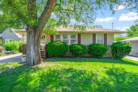 2425 E 42nd St, Des Moines, IA 50317