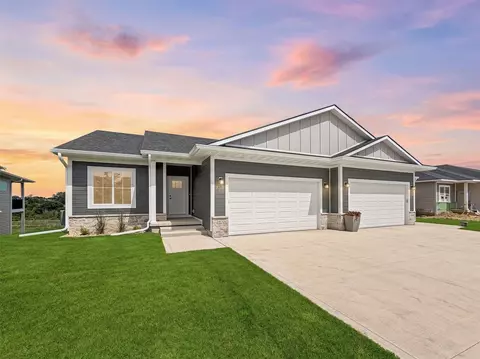 2930 Lake Hill Drive Dr, Des Moines, IA 50320