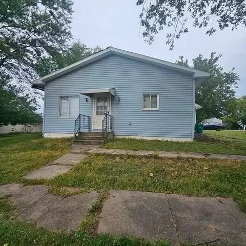 405 E Broadway St, What Cheer, IA 50268