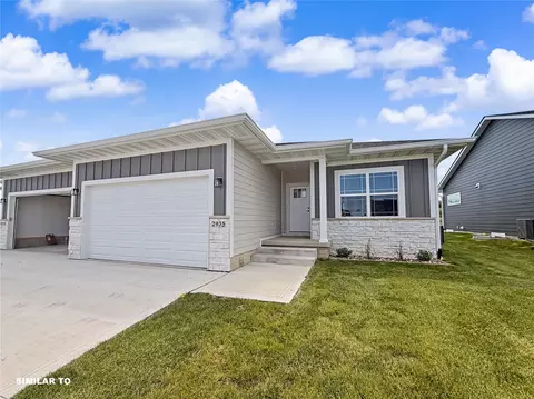 2939 Lake Hill Drive Dr, Des Moines, IA 50320